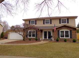 911 Bedford Ln, Libertyville, IL 60048