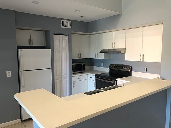 3rd image of 1195 Wildwood Lakes Blvd