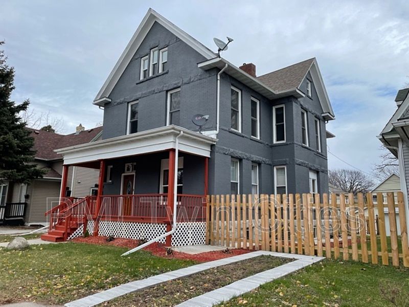 1st image of 2928 Emerson Ave N