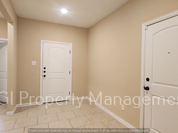 2nd image of 140 Canales Cir