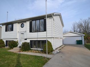 2107 Tamarack Dr, Joliet, IL 60432