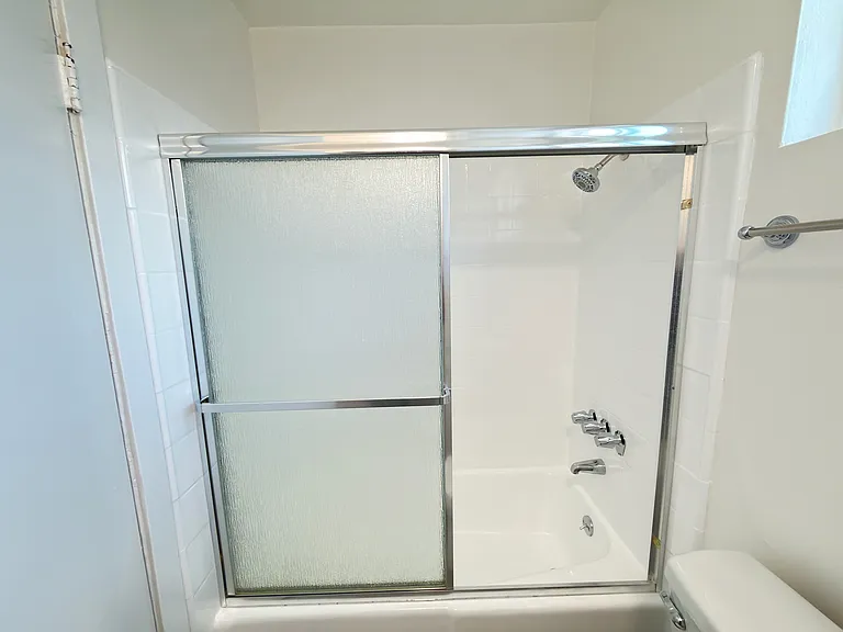 950 Magnolia Ave #33 — Photo 7