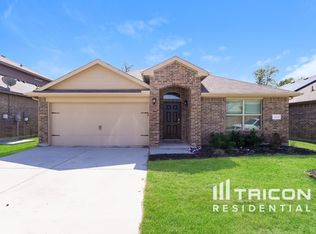 1252 Edgewater Dr, Azle, TX 76020