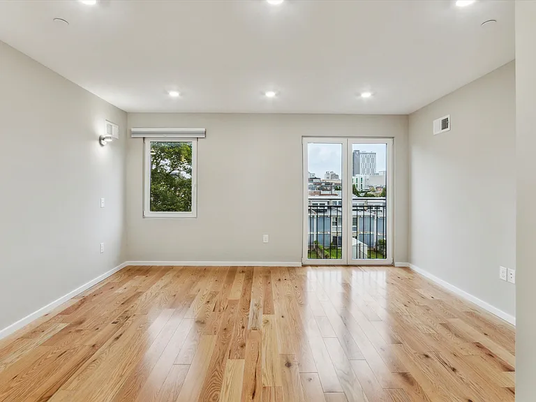 1515 W Stiles St #22 — Photo 18