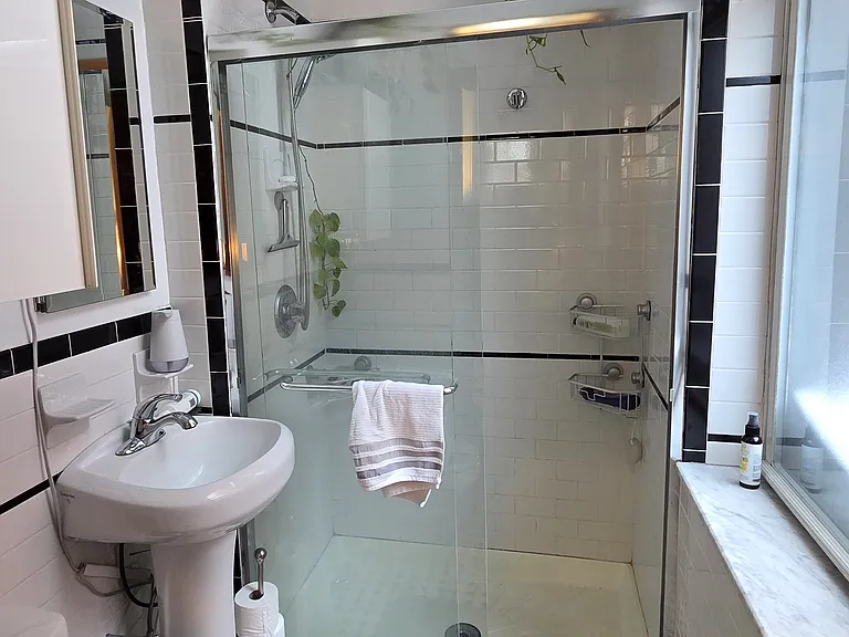 121 Lafayette Ave #2D — Photo 10