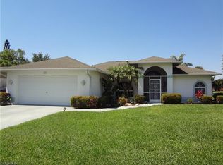 826 SE 4th Pl, Cape Coral, FL 33990