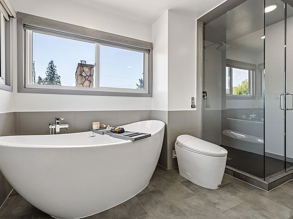 3rd image of 46237 Strathcona Rd