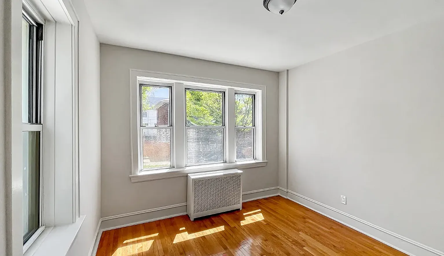 2 bed, 1000 sqft, $2,400 — Photo 4