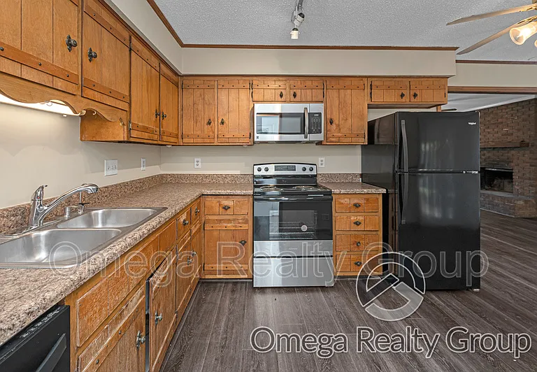 5827 Darien Dr — Photo 29