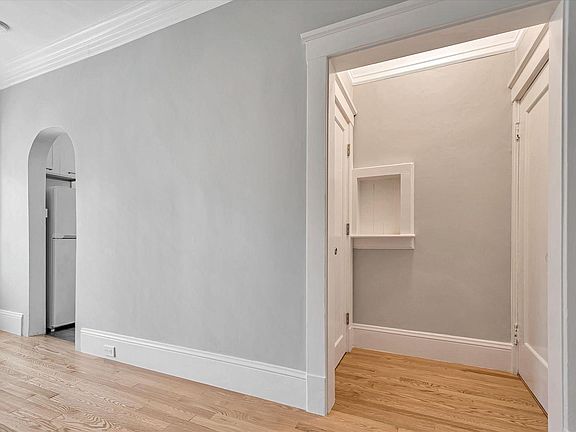 4th image of 626 Bush St APT 402