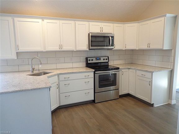 3rd image of 9907 Juniper Ct