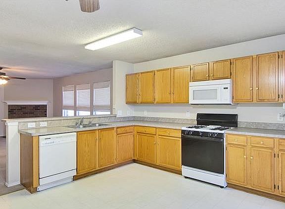 5th image of 1561 Chivalry Ln