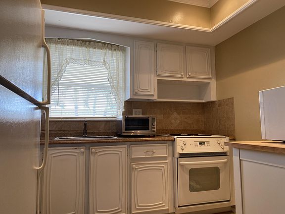 2nd image of 2527 Emory Dr W #Dd