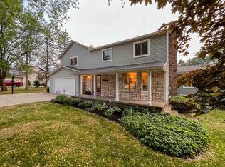 14150 Iroquois Woods Dr, Fenton, MI 48430