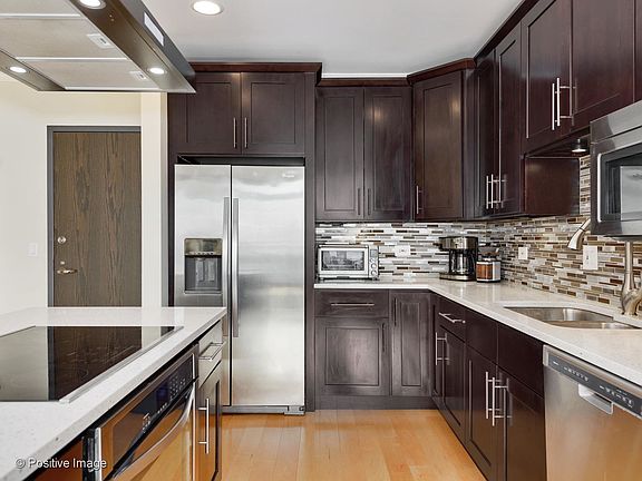 5th image of 737 W Washington Blvd APT 1604