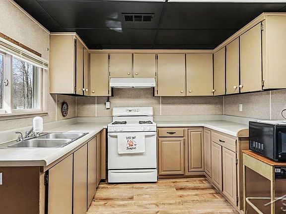 5th image of 4042 S Oak Dr