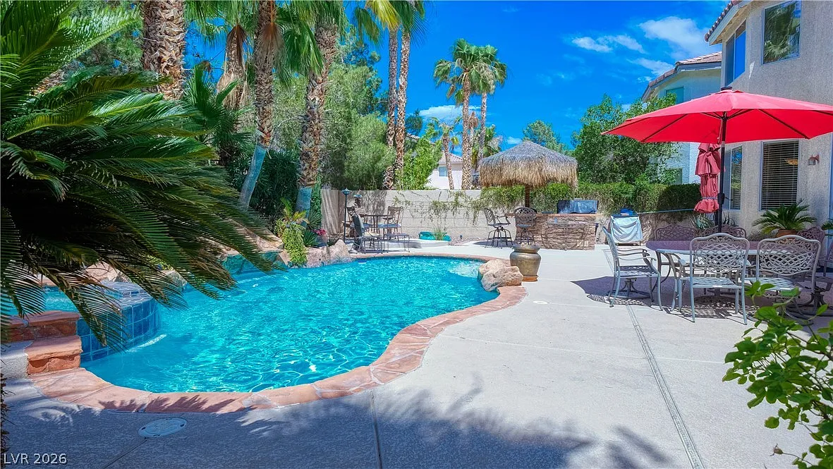 5 bed, 3.5 bath, 5440 sqft, $5,500 — Photo 2