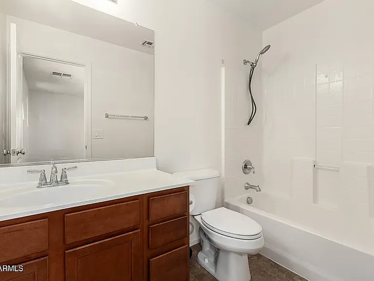 2 bed, 2.5 bath, 1460 sqft, $2,000 — Photo 4