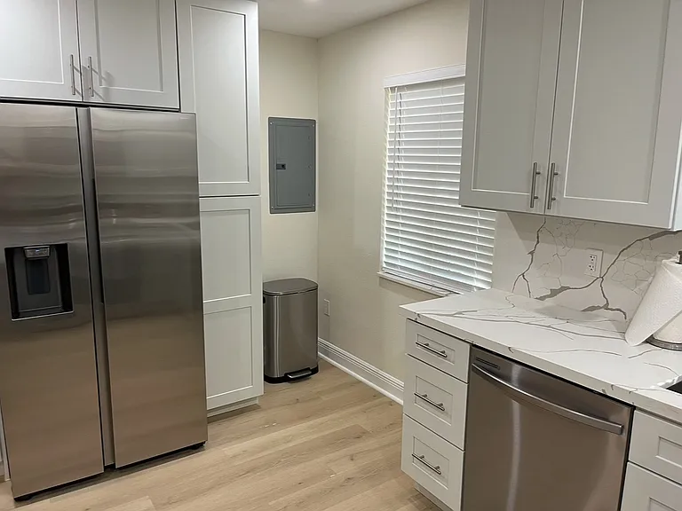 192 SE 27th Ct — Photo 14