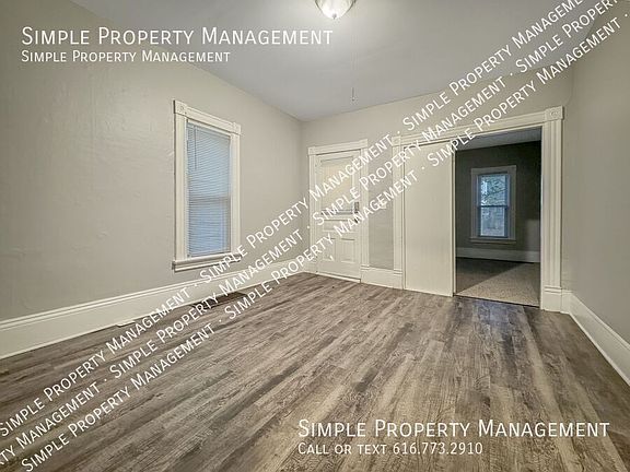 3rd image of 1572 Quarry Ave NW
