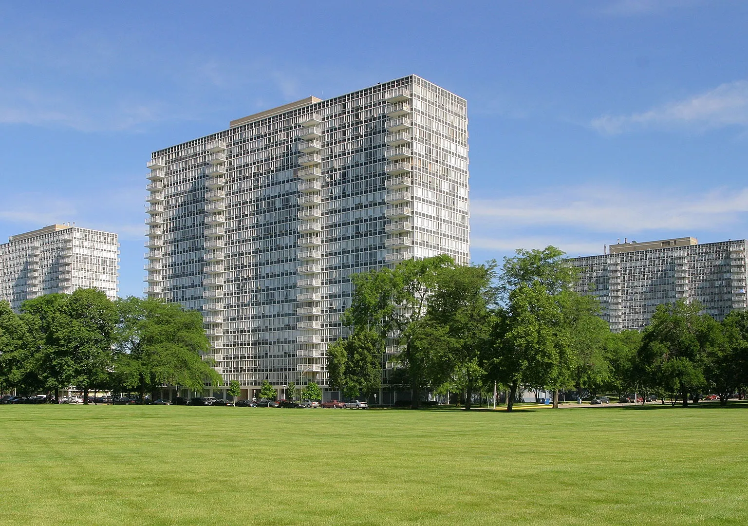 Lake Meadows Apartments — Photo 1