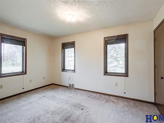 3rd image of 605 E 2nd St