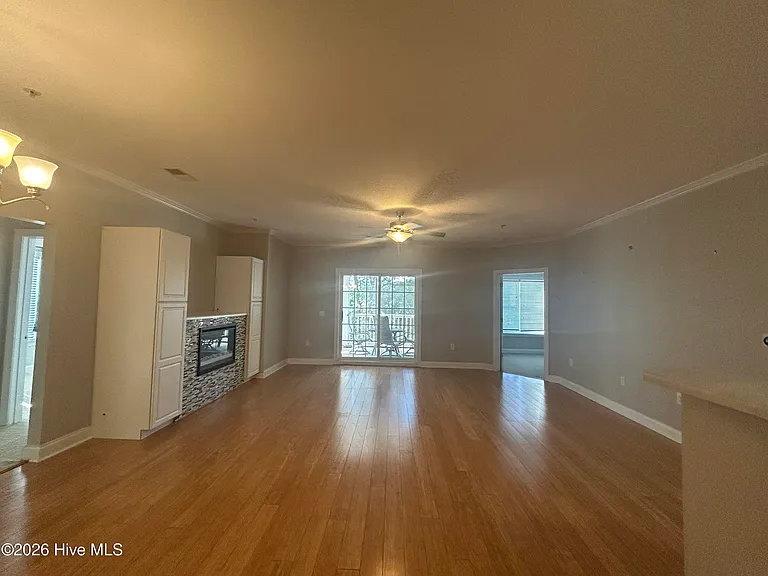 300 Gateway Dr #325 — Photo 7
