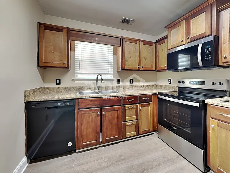 83 Ristona Dr — Photo 3