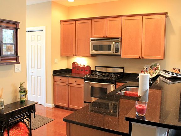 5th image of 215A Reserve Green Drive