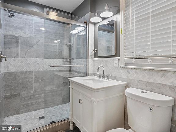 5th image of 113 W 1st St