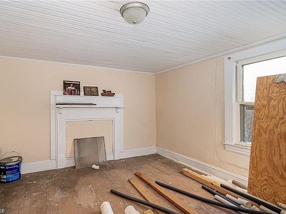4th image of 1053 N Scales St