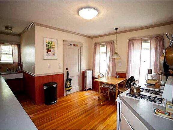 4th image of 165-167 Cole Ave