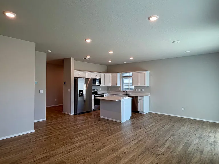 931 S Zeelar St — Photo 4