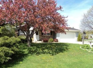 6051 S 34th St, Greenfield, WI 53221