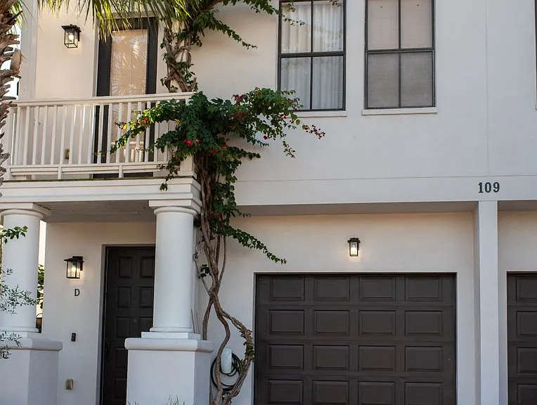 109D S Packwood Ave — Photo 1