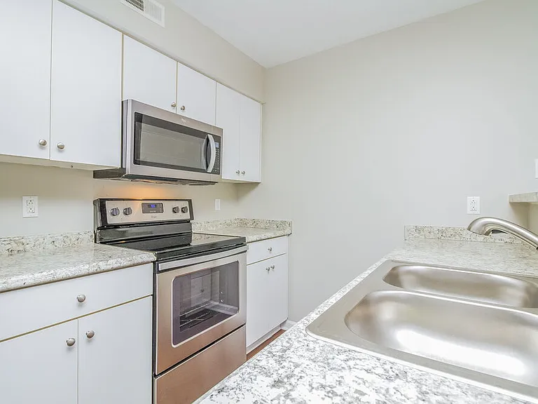 1416 Westview Dr — Photo 6