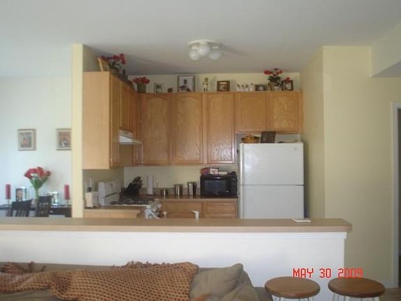 4th image of 3925 Blackstone Dr