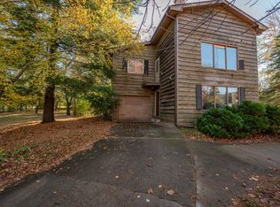 1932 Blueberry Ln, Green Bay, WI 54304
