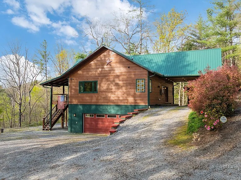 18 Natures Edge Rd — Photo 2