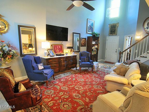 4th image of 303 Nantucket Court