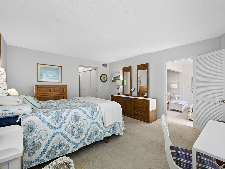 121 Island Way #323 — Photo 39