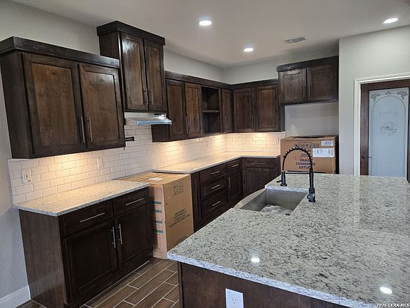 4th image of 128 Woodbridge