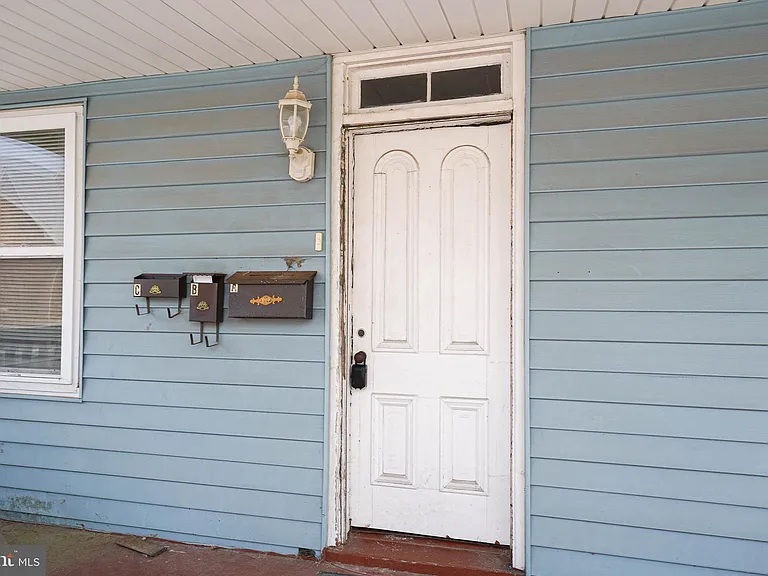 202 E Grove St #A — Photo 7