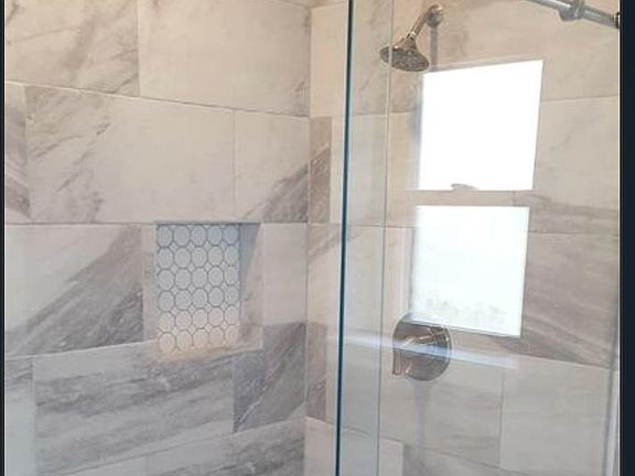 2nd image of 1013 Killarney Ave