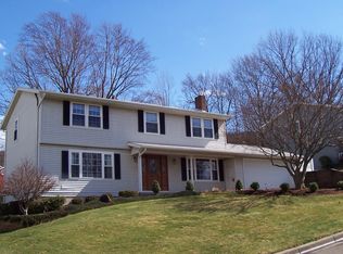 576 Sequoia Ln, Vestal, NY 13850
