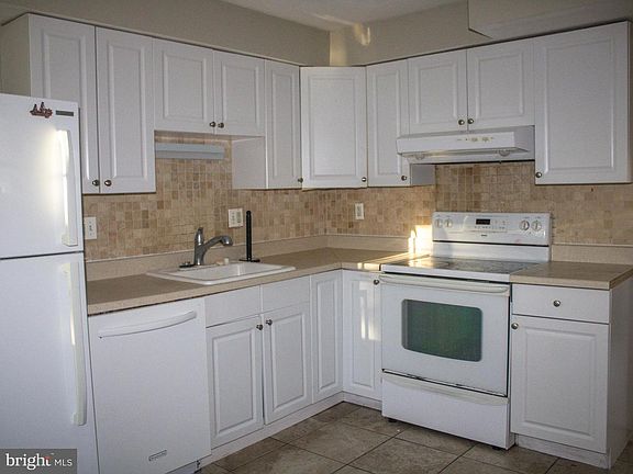 4th image of 3314 Dauphine Dr