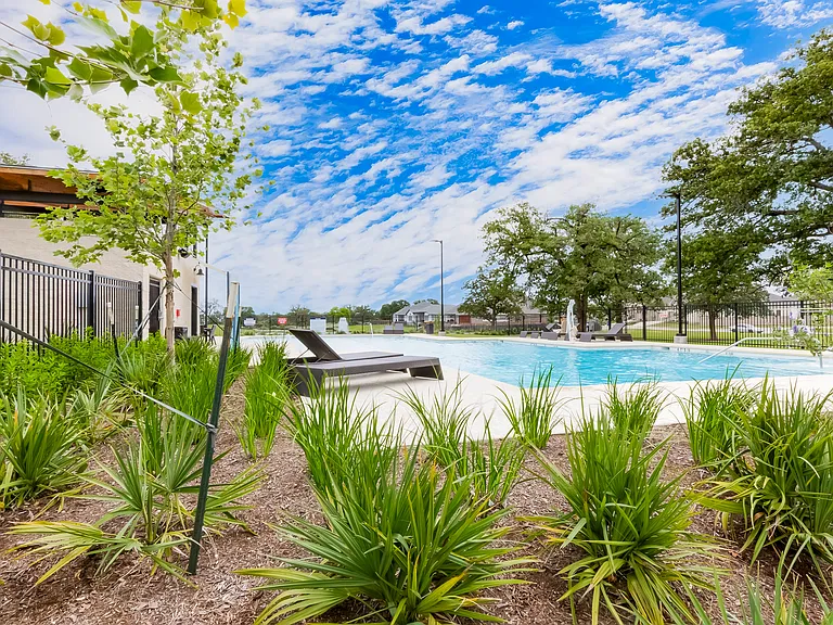 100 Patrick Herndon Dr — Photo 10