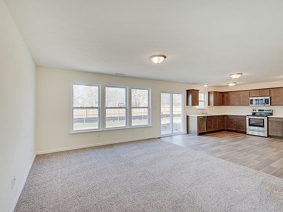 3rd image of 910 Amesbury Ct