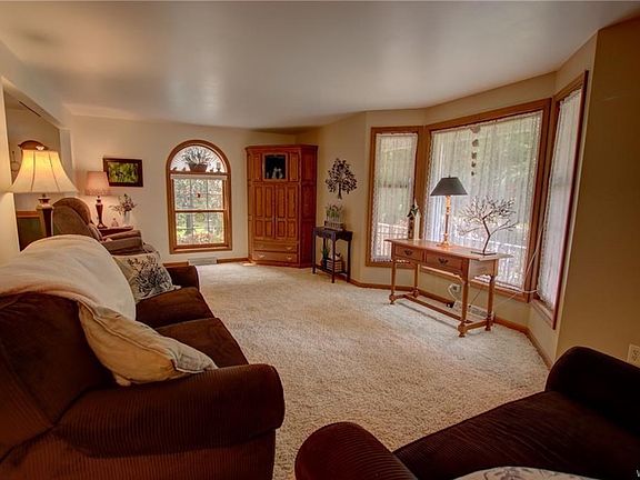 2nd image of 5 Robert Dr