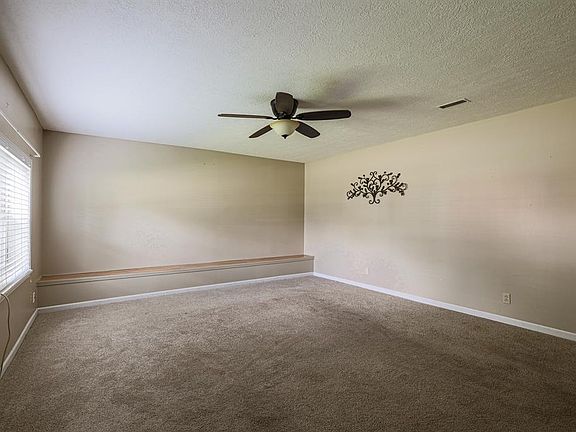 4th image of 204 Sceva Ave